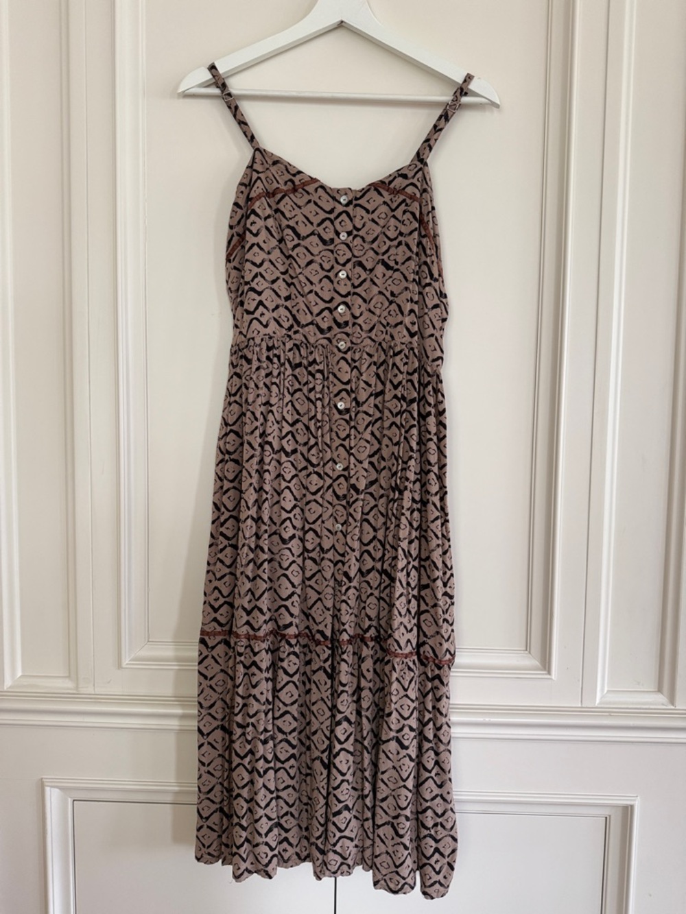 Animale | Adjustable Spaghetti Strap Mid-Length Shell Buttons Dress- size US 8